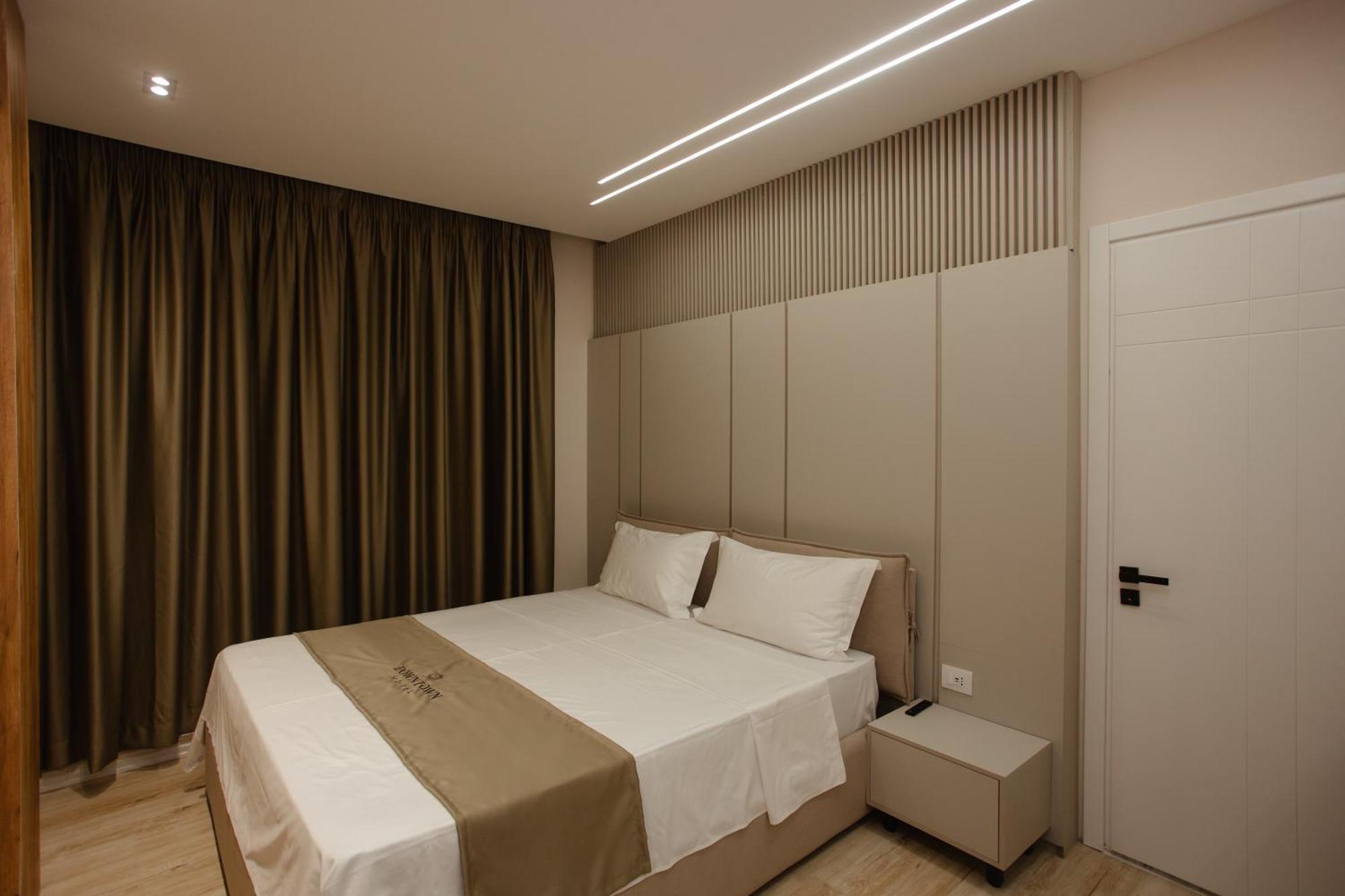 Downtown Hotel Shkodër Buitenkant foto