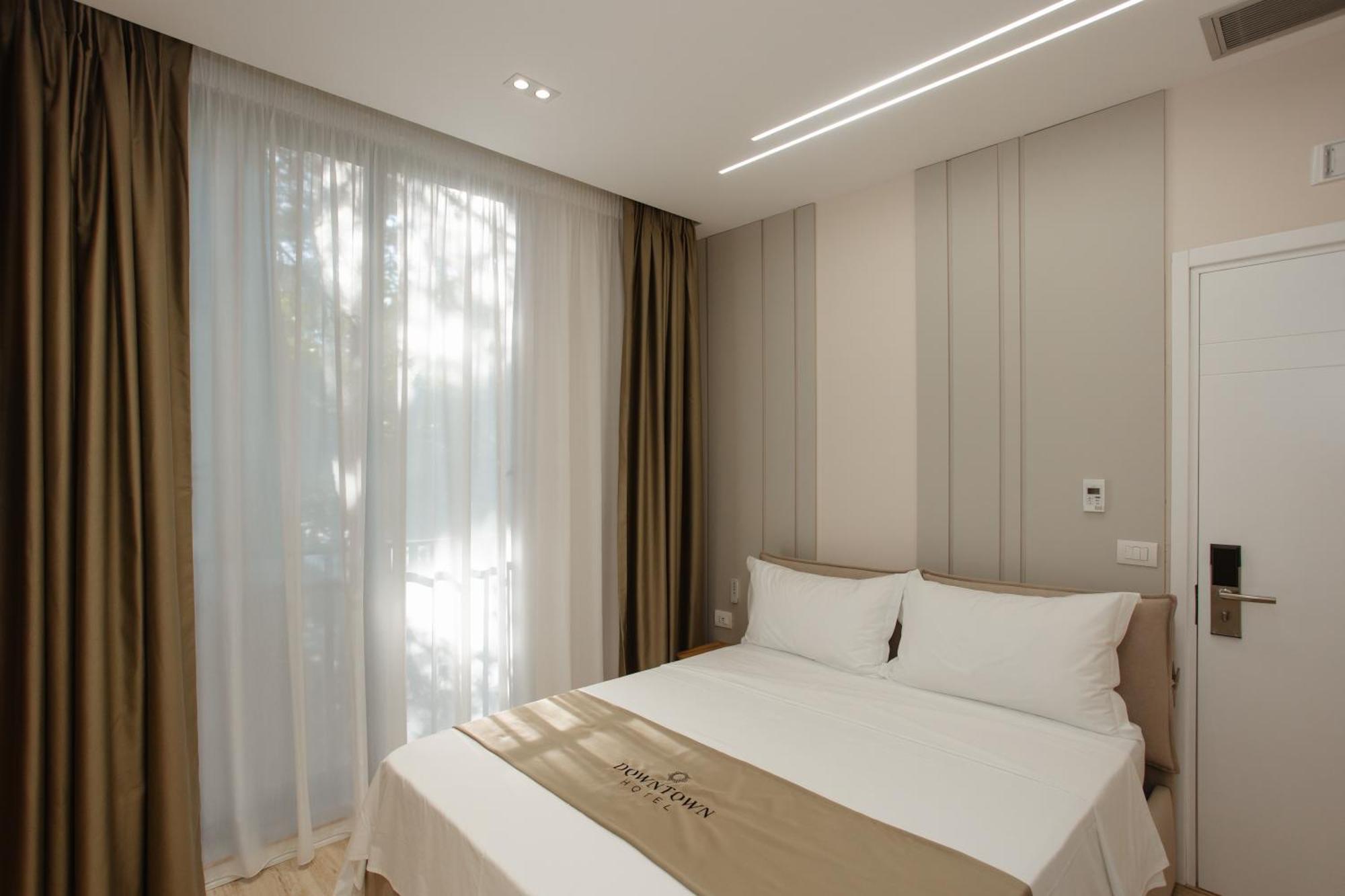 Downtown Hotel Shkodër Buitenkant foto